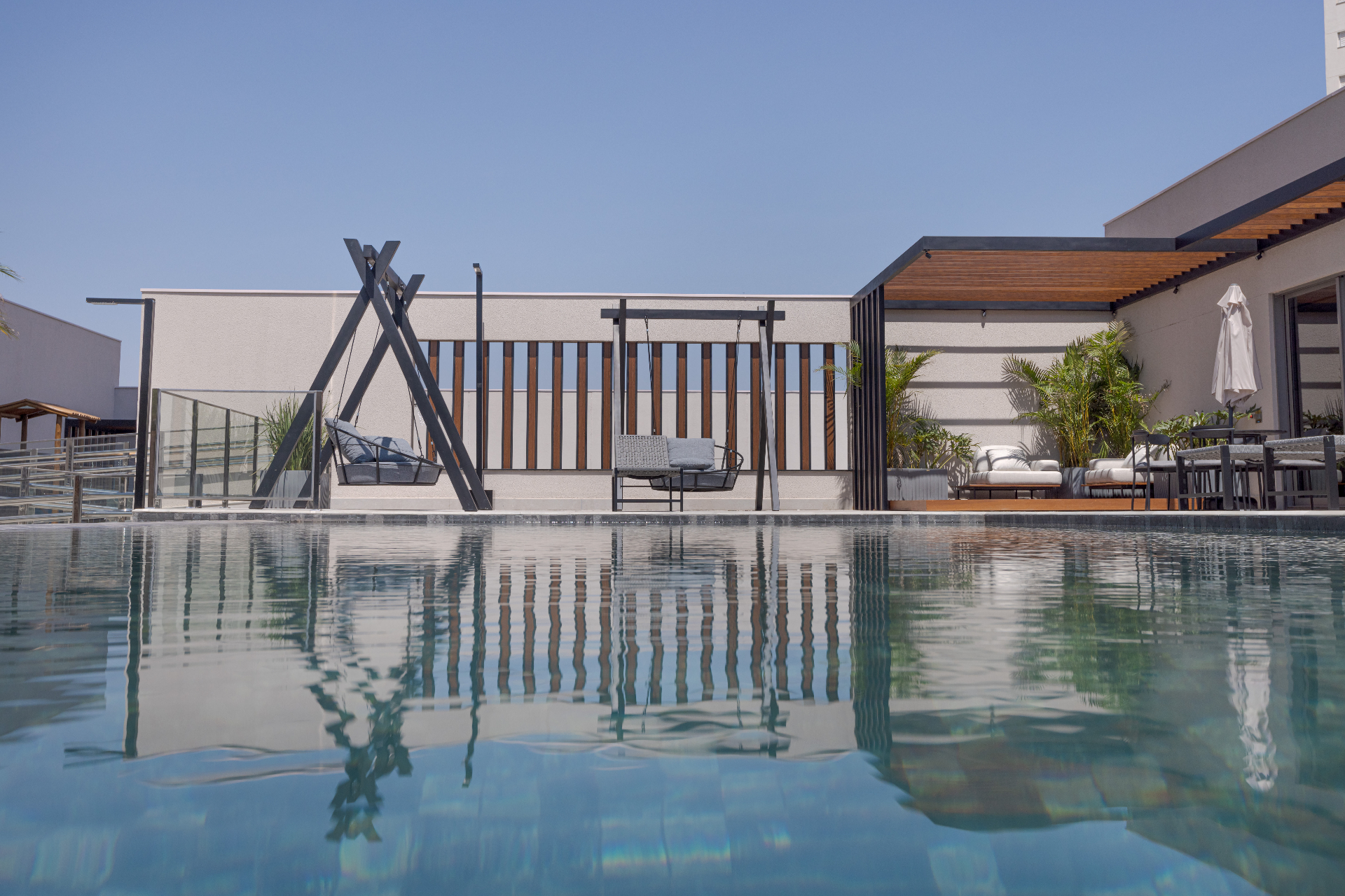 Piscina com Lounge